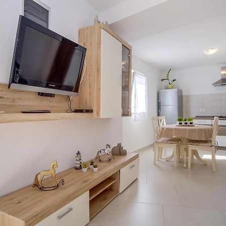 Apartment Angela Cunski Bagian luar foto