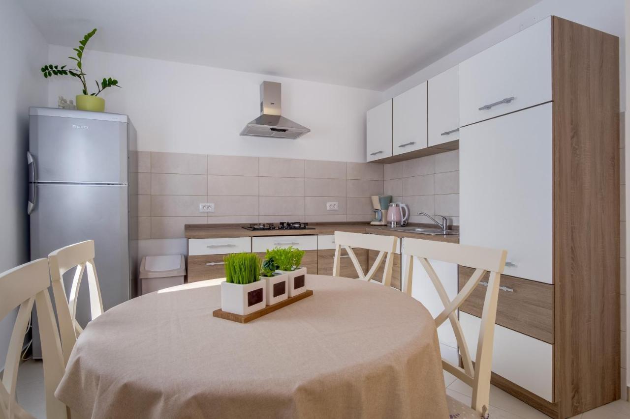 Apartment Angela Cunski Bagian luar foto