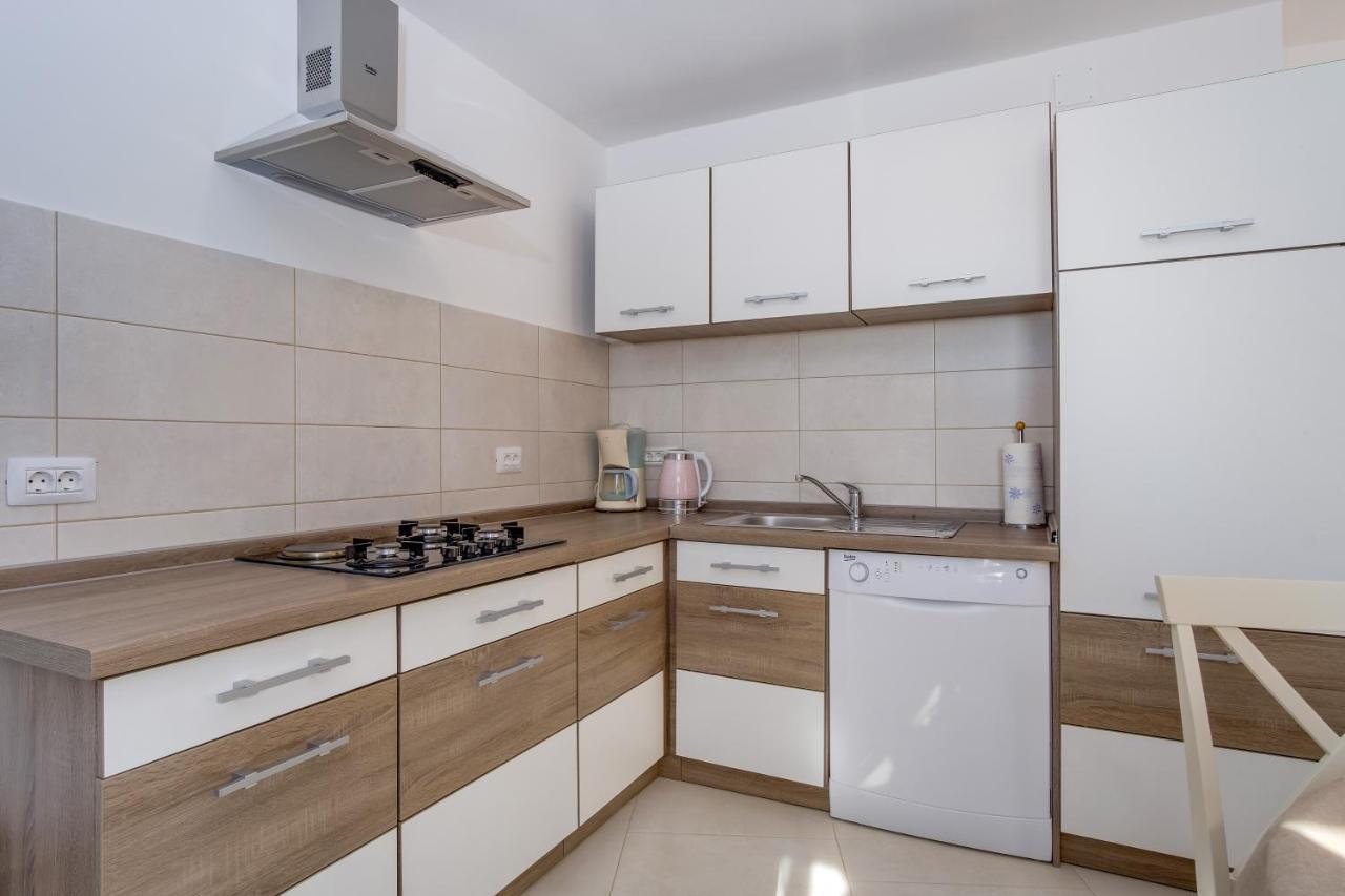 Apartment Angela Cunski Bagian luar foto